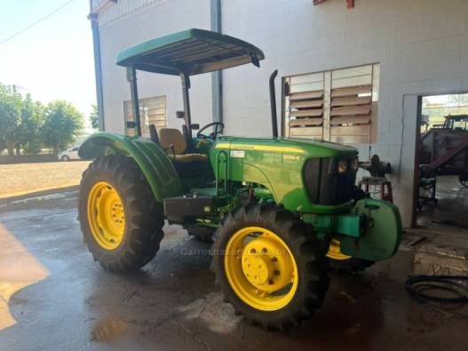 JOHN DEERE - TRATOR 5055 - 2015/2015 - Verde - R$ 132.000,00