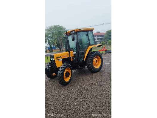 VALTRA - TRATOR 685 - 1995/1995 - Amarela - R$ 118.000,00
