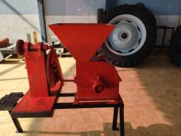 OUTRAS - MOINHO - 2010/2010 - Vermelha - R$ 1.800,00