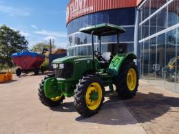 JOHN DEERE - TRATOR 5065 - 2013/2013 - Verde - R$ 135.000,00