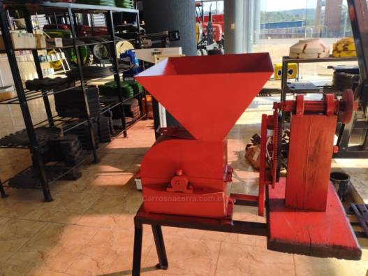 OUTRAS - MOINHO - 2010/2010 - Vermelha - R$ 1.800,00