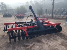 OUTRAS - GRADE NIVELADORA - 2005/2005 - Vermelha - R$ 18.000,00